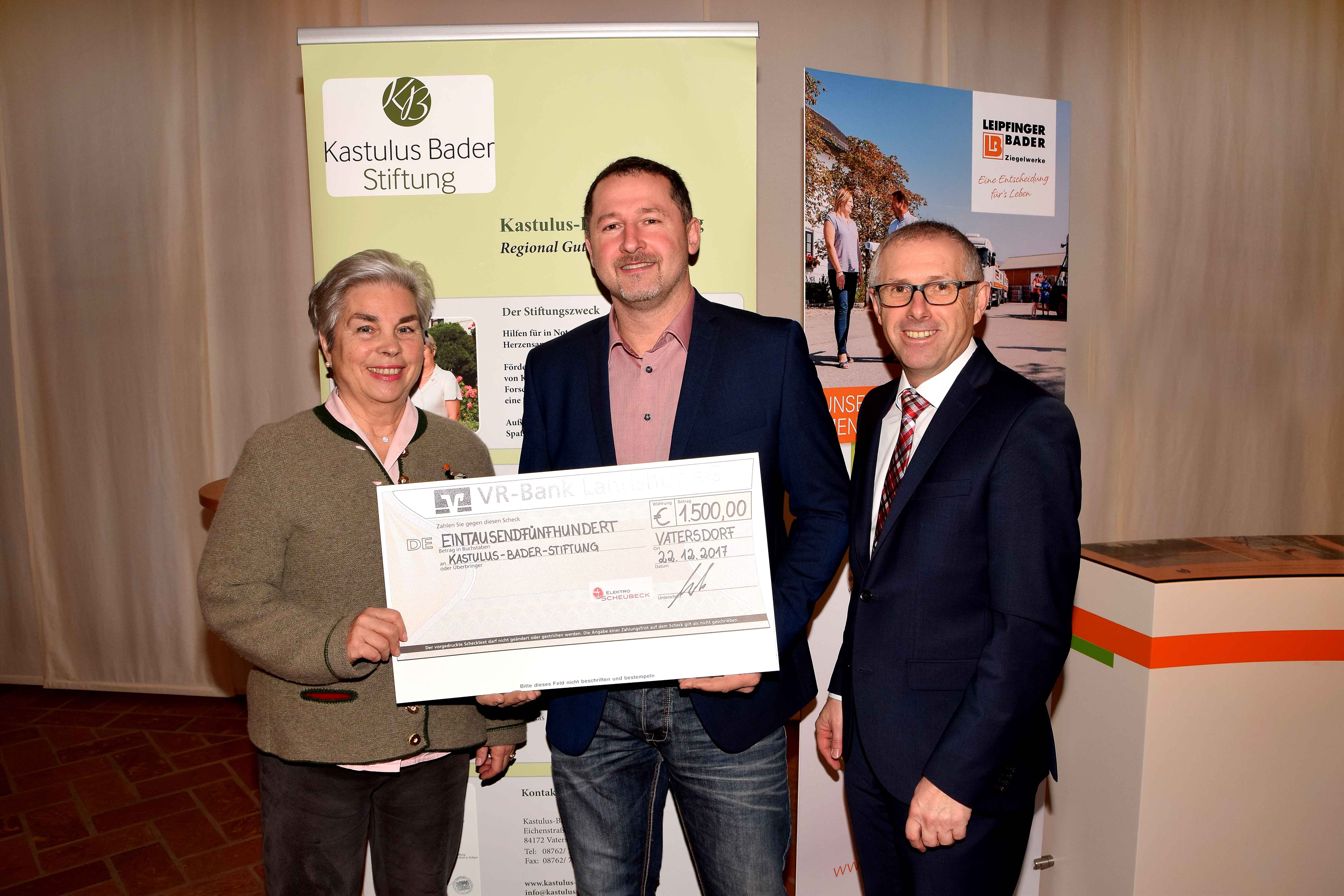 Elektro Scheubeck übergibt 1.500 Euro